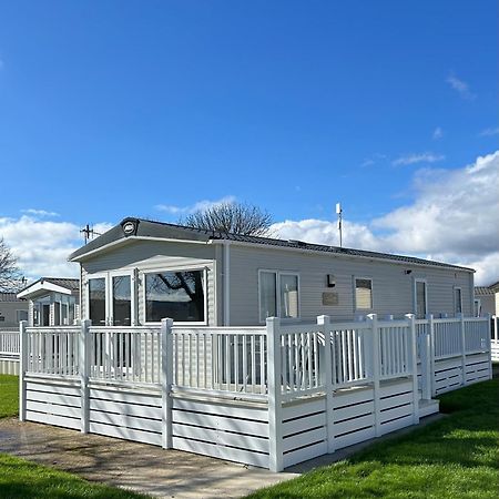Bertie-By-The-Sea At Hoburne Naish Hotel Хайклиф Екстериор снимка