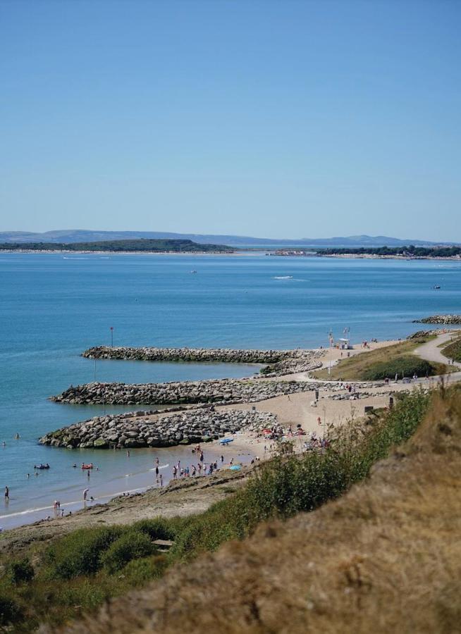 Bertie-By-The-Sea At Hoburne Naish Hotel Хайклиф Екстериор снимка