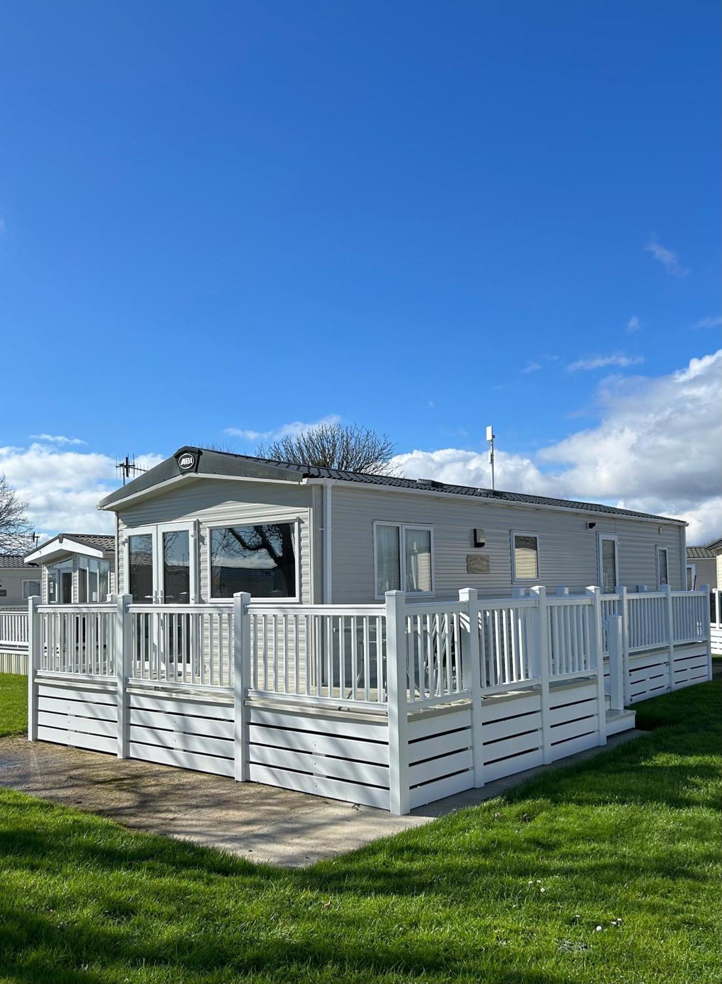 Bertie-By-The-Sea At Hoburne Naish Hotel Хайклиф Екстериор снимка